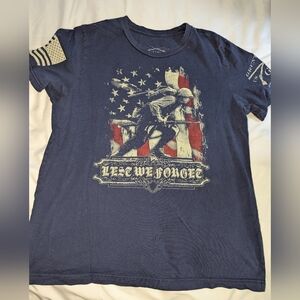 Grunt Style‎ Men's Large "Lest We Forget" Blue Short Sleeve Graphic T-Shirt